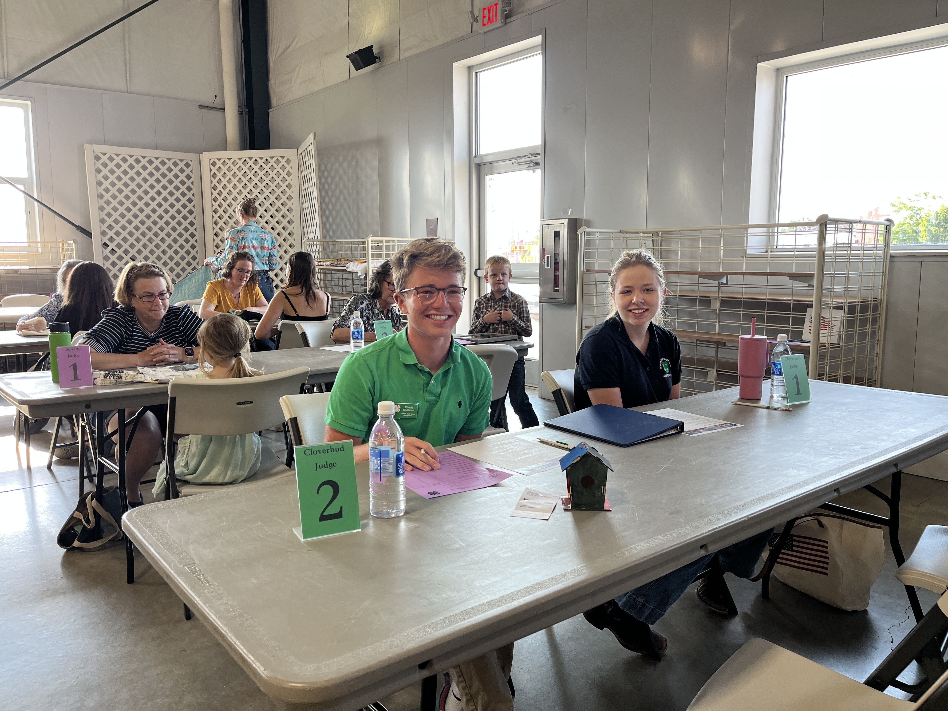 Teen Leaders help with Indoor Project judging.